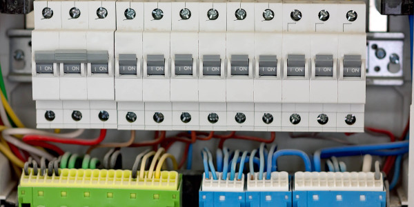 Electricistas Industriales · Instaladores Alta / Baja Tensión Platja d'Aro · Diagnóstico y solución de fallas en sistemas eléctricos