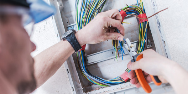 Electricistas Industriales · Instaladores Alta / Baja Tensión Platja d'Aro · Reemplazo de cables, disyuntores, fusibles y contactores desgastados