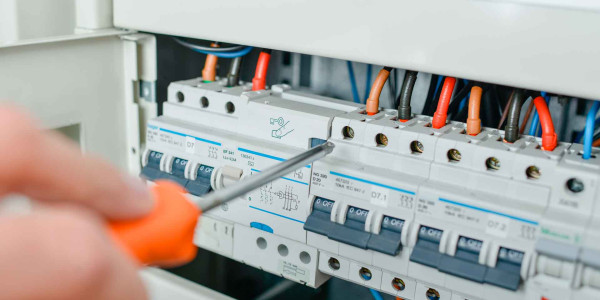 Electricistas Industriales · Instaladores Alta / Baja Tensión Platja d'Aro · Integración de sistemas de control SCADA para monitoreo remoto