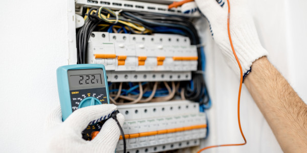 Electricistas Industriales · Instaladores Alta / Baja Tensión Platja d'Aro · Diagnóstico y reparación de motores eléctricos y generadores