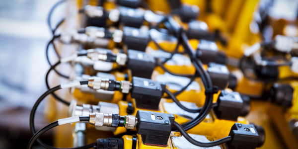 Electricistas Industriales · Instaladores Alta / Baja Tensión Platja d'Aro · Instalación de tableros eléctricos, transformadores y generadores